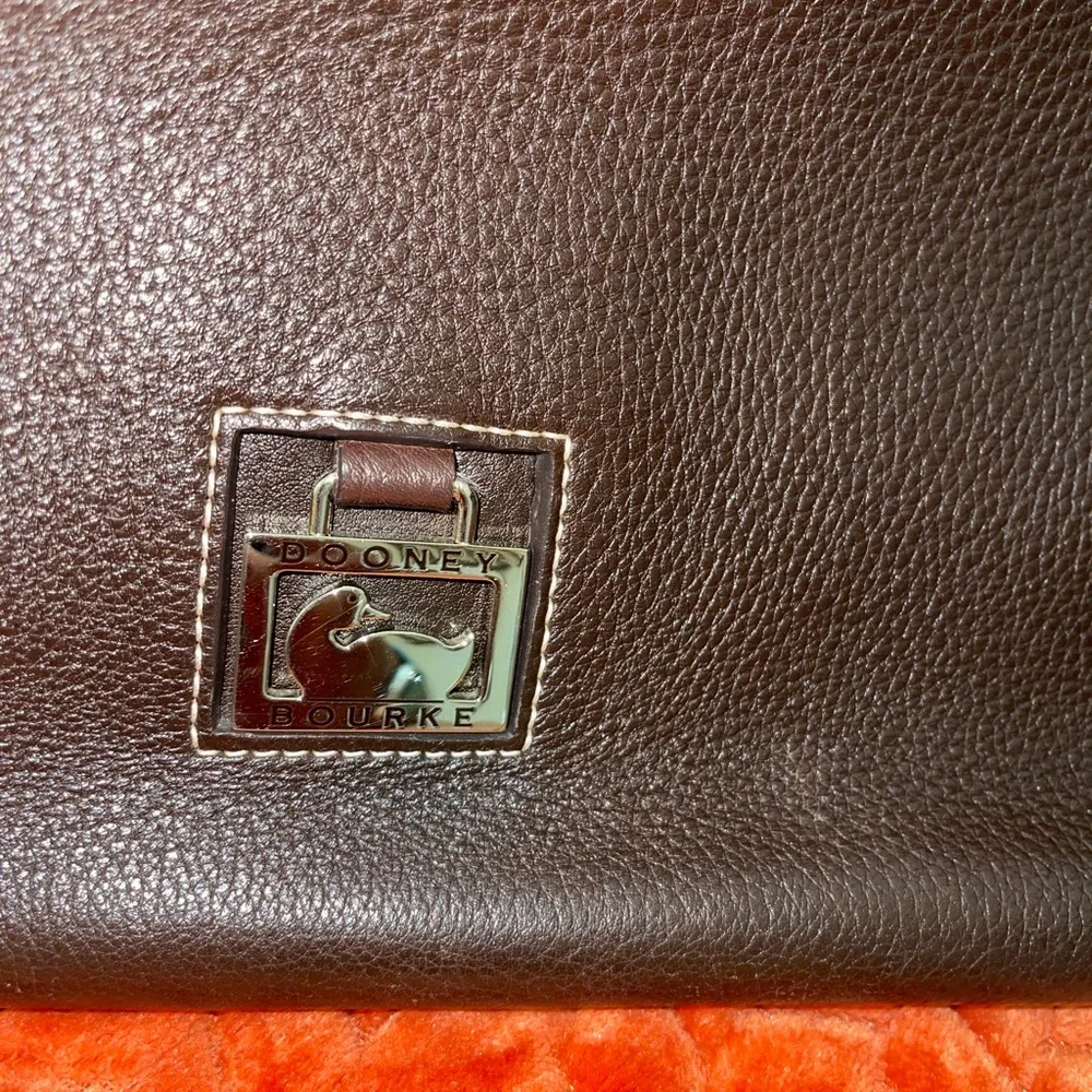 Dooney and Bourke North South Sac - Dillen Collection